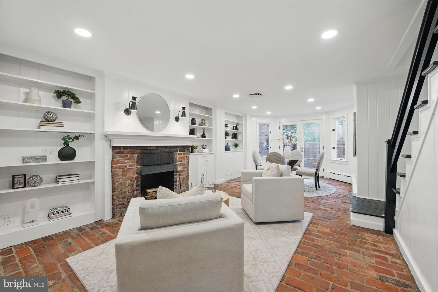 219 N PITT ST, ALEXANDRIA, Virginia 22314, 3 Bedrooms Bedrooms, ,2 BathroomsBathrooms,Residential,For sale,219 N PITT ST,VAAX2048522 MLS # VAAX2048522