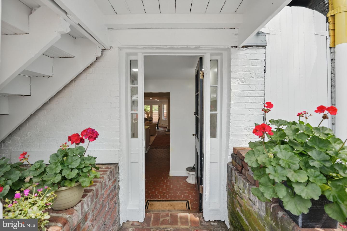 219 N PITT ST, ALEXANDRIA, Virginia 22314, 3 Bedrooms Bedrooms, ,2 BathroomsBathrooms,Residential,For sale,219 N PITT ST,VAAX2048522 MLS # VAAX2048522