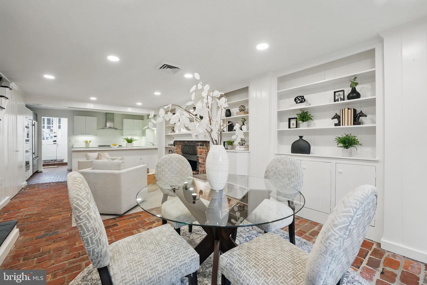 219 N PITT ST, ALEXANDRIA, Virginia 22314, 3 Bedrooms Bedrooms, ,2 BathroomsBathrooms,Residential,For sale,219 N PITT ST,VAAX2048522 MLS # VAAX2048522