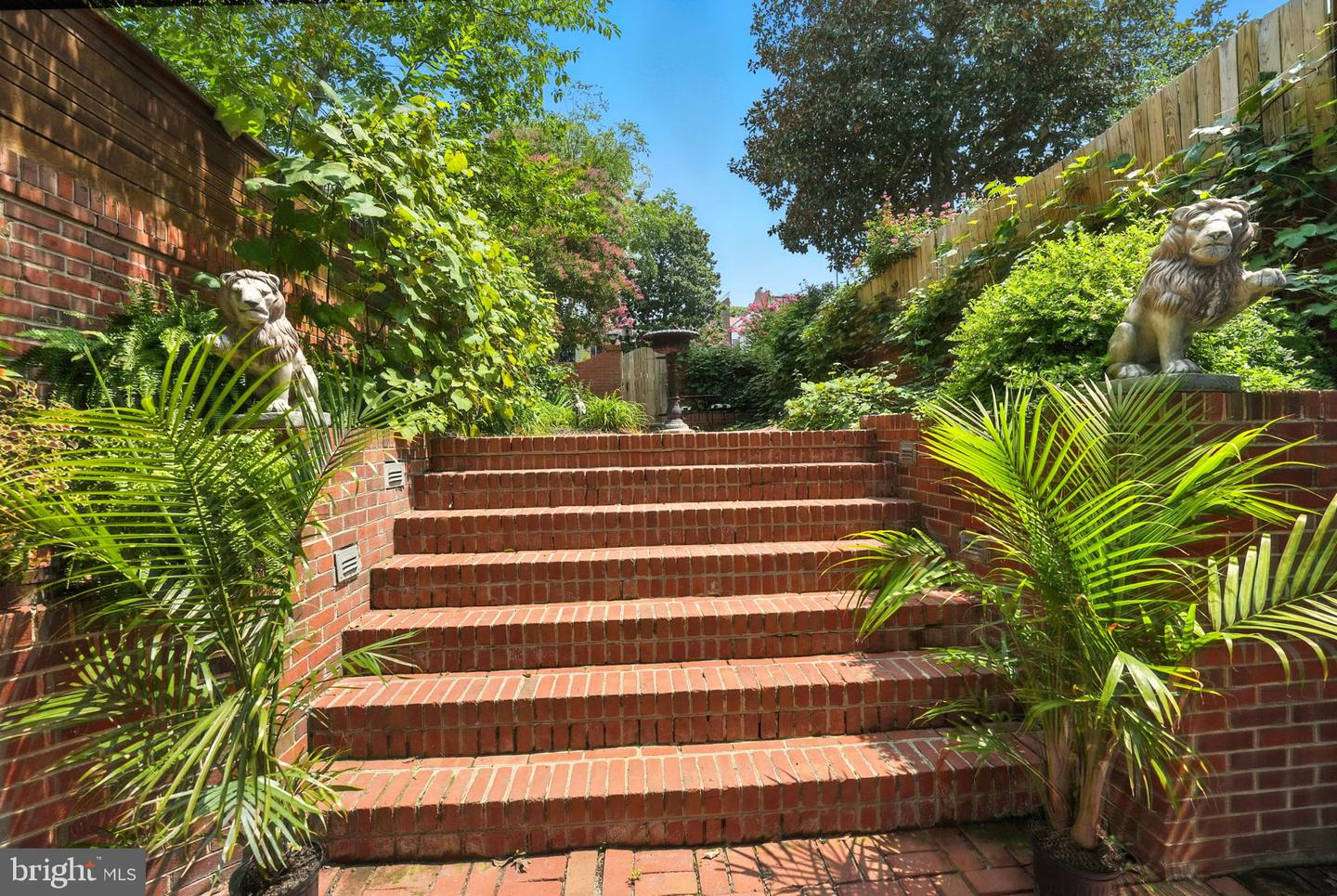 219 N PITT ST, ALEXANDRIA, Virginia 22314, 3 Bedrooms Bedrooms, ,2 BathroomsBathrooms,Residential,For sale,219 N PITT ST,VAAX2048522 MLS # VAAX2048522
