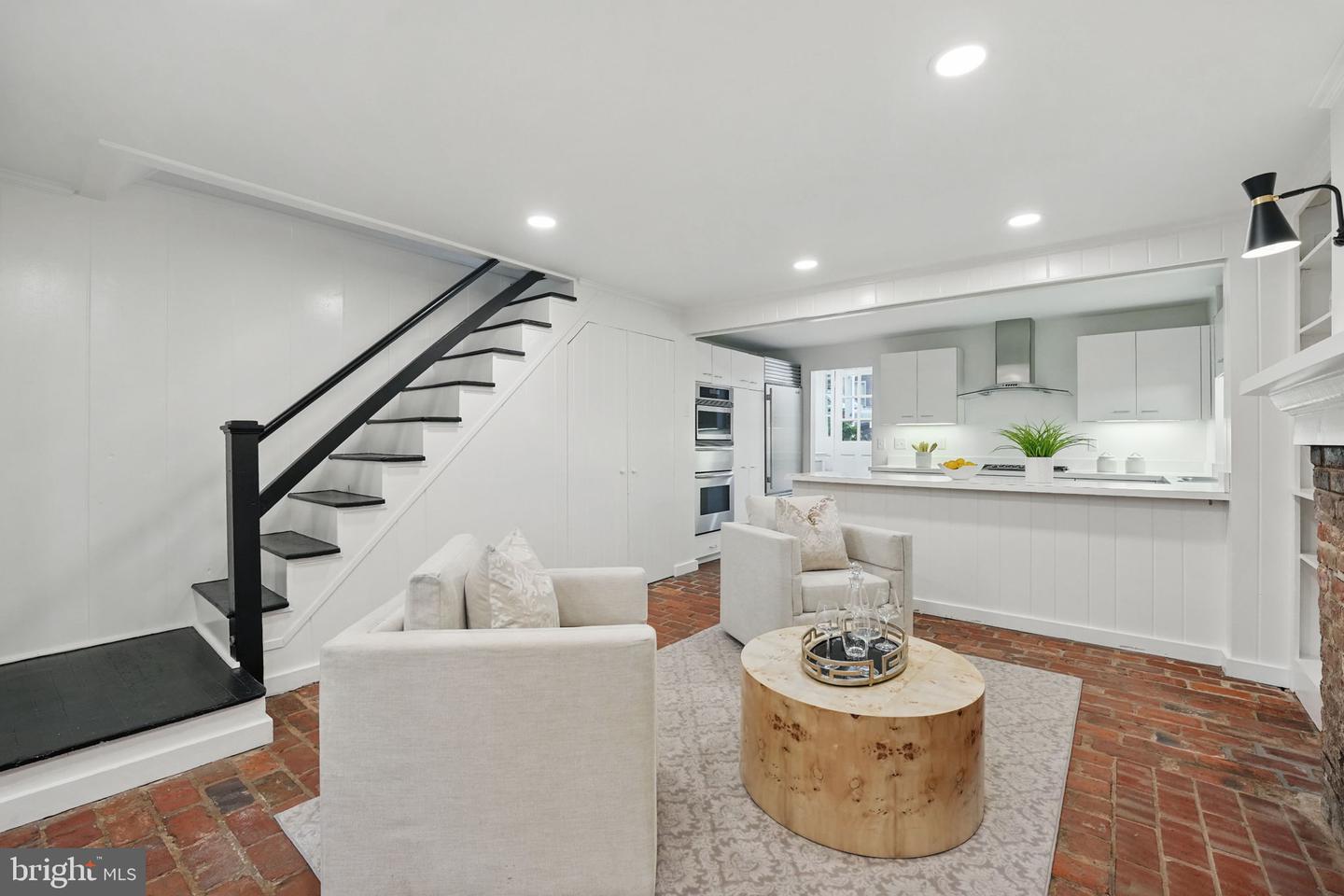 219 N PITT ST, ALEXANDRIA, Virginia 22314, 3 Bedrooms Bedrooms, ,2 BathroomsBathrooms,Residential,For sale,219 N PITT ST,VAAX2048522 MLS # VAAX2048522