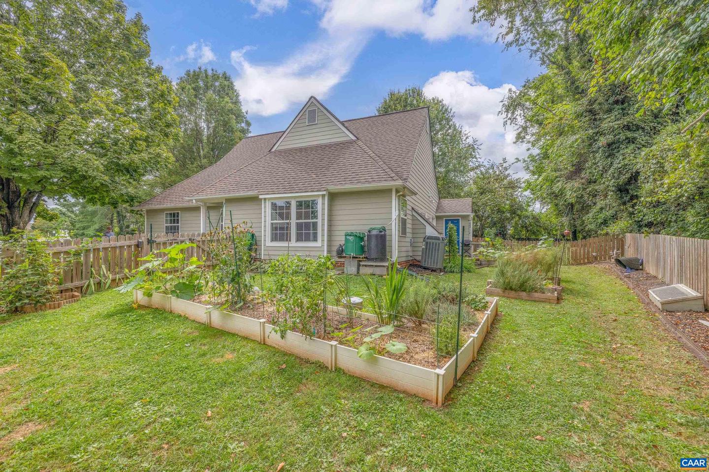 1254 CLOVER RIDGE PL, CHARLOTTESVILLE, Virginia 22901, 3 Bedrooms Bedrooms, ,2 BathroomsBathrooms,Residential,For sale,1254 CLOVER RIDGE PL,667863 MLS # 667863
