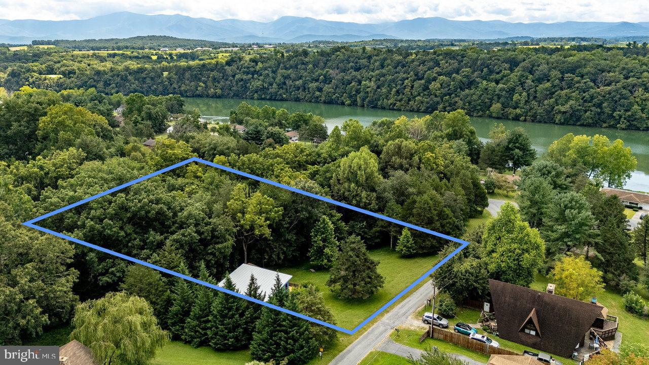 606 RIVERSIDE DR, LURAY, Virginia 22835, 1 Bedroom Bedrooms, ,1 BathroomBathrooms,Residential,For sale,606 RIVERSIDE DR,VAPA2005272 MLS # VAPA2005272
