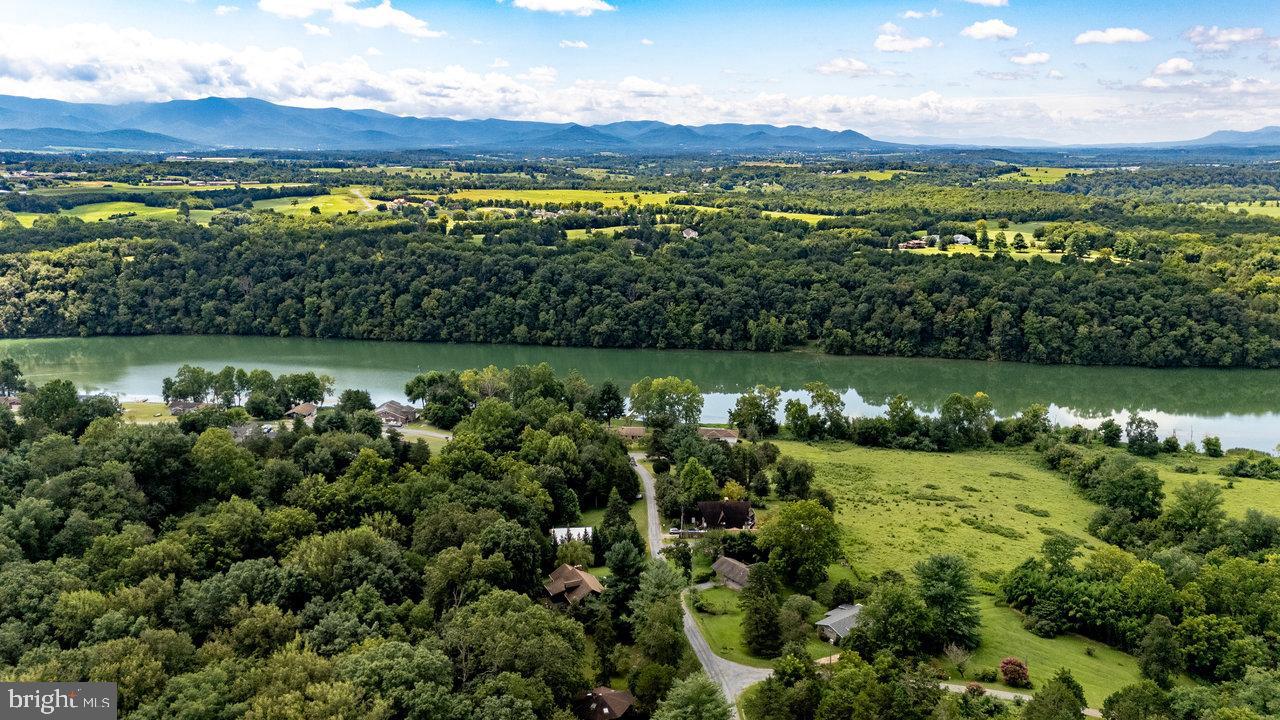 606 RIVERSIDE DR, LURAY, Virginia 22835, 1 Bedroom Bedrooms, ,1 BathroomBathrooms,Residential,For sale,606 RIVERSIDE DR,VAPA2005272 MLS # VAPA2005272