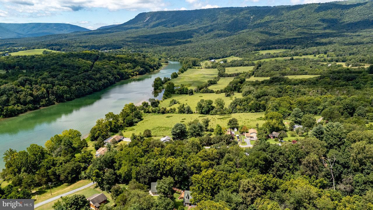 606 RIVERSIDE DR, LURAY, Virginia 22835, 1 Bedroom Bedrooms, ,1 BathroomBathrooms,Residential,For sale,606 RIVERSIDE DR,VAPA2005272 MLS # VAPA2005272