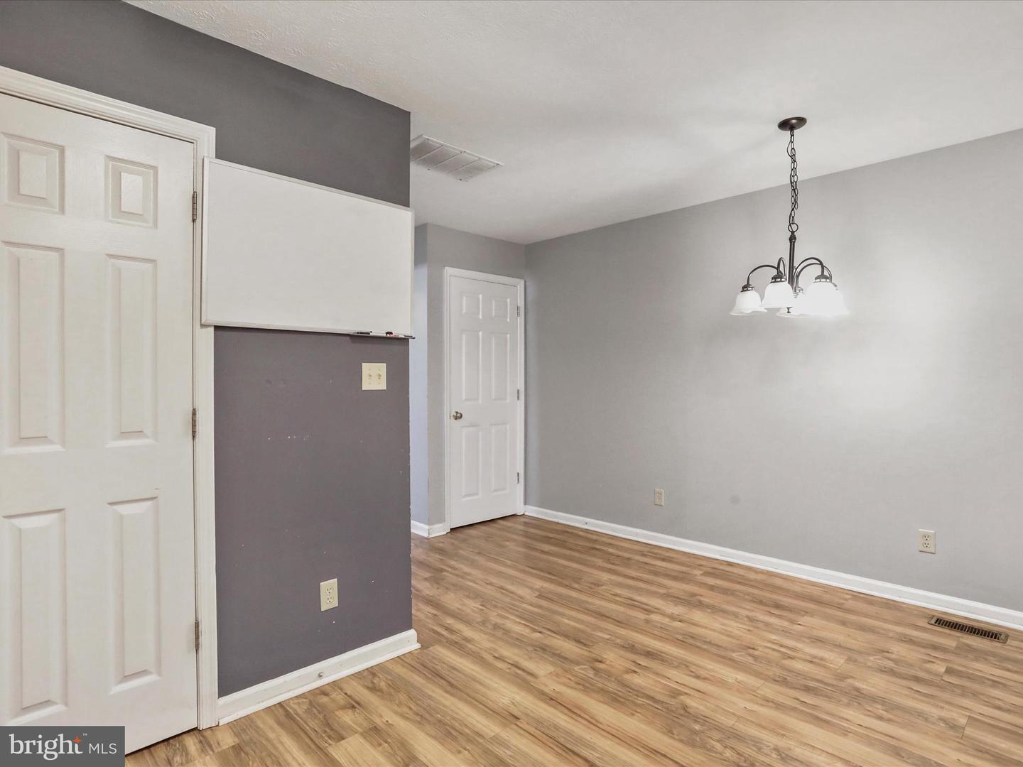 462 CHERRYDALE AVE, FRONT ROYAL, Virginia 22630, 2 Bedrooms Bedrooms, 8 Rooms Rooms,2 BathroomsBathrooms,Residential,For sale,462 CHERRYDALE AVE,VAWR2011984 MLS # VAWR2011984