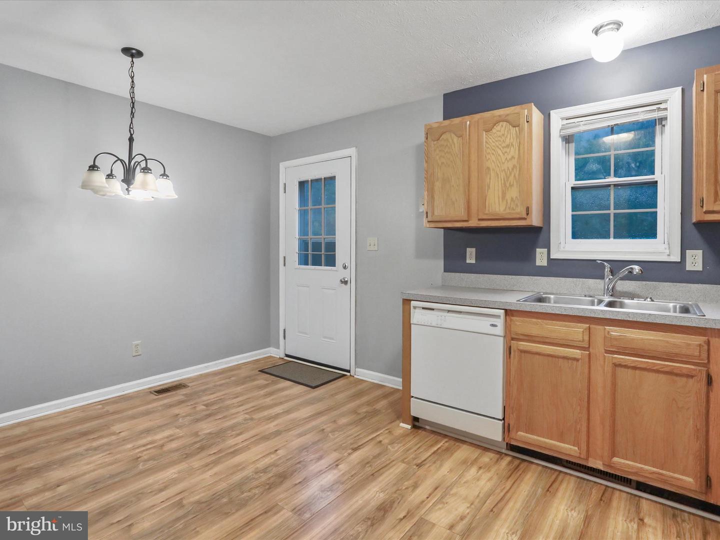 462 CHERRYDALE AVE, FRONT ROYAL, Virginia 22630, 2 Bedrooms Bedrooms, 8 Rooms Rooms,2 BathroomsBathrooms,Residential,For sale,462 CHERRYDALE AVE,VAWR2011984 MLS # VAWR2011984