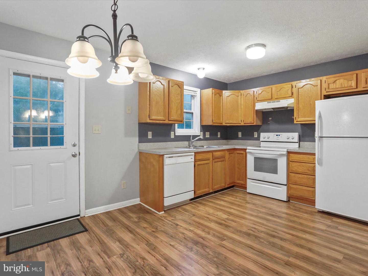 462 CHERRYDALE AVE, FRONT ROYAL, Virginia 22630, 2 Bedrooms Bedrooms, 8 Rooms Rooms,2 BathroomsBathrooms,Residential,For sale,462 CHERRYDALE AVE,VAWR2011984 MLS # VAWR2011984