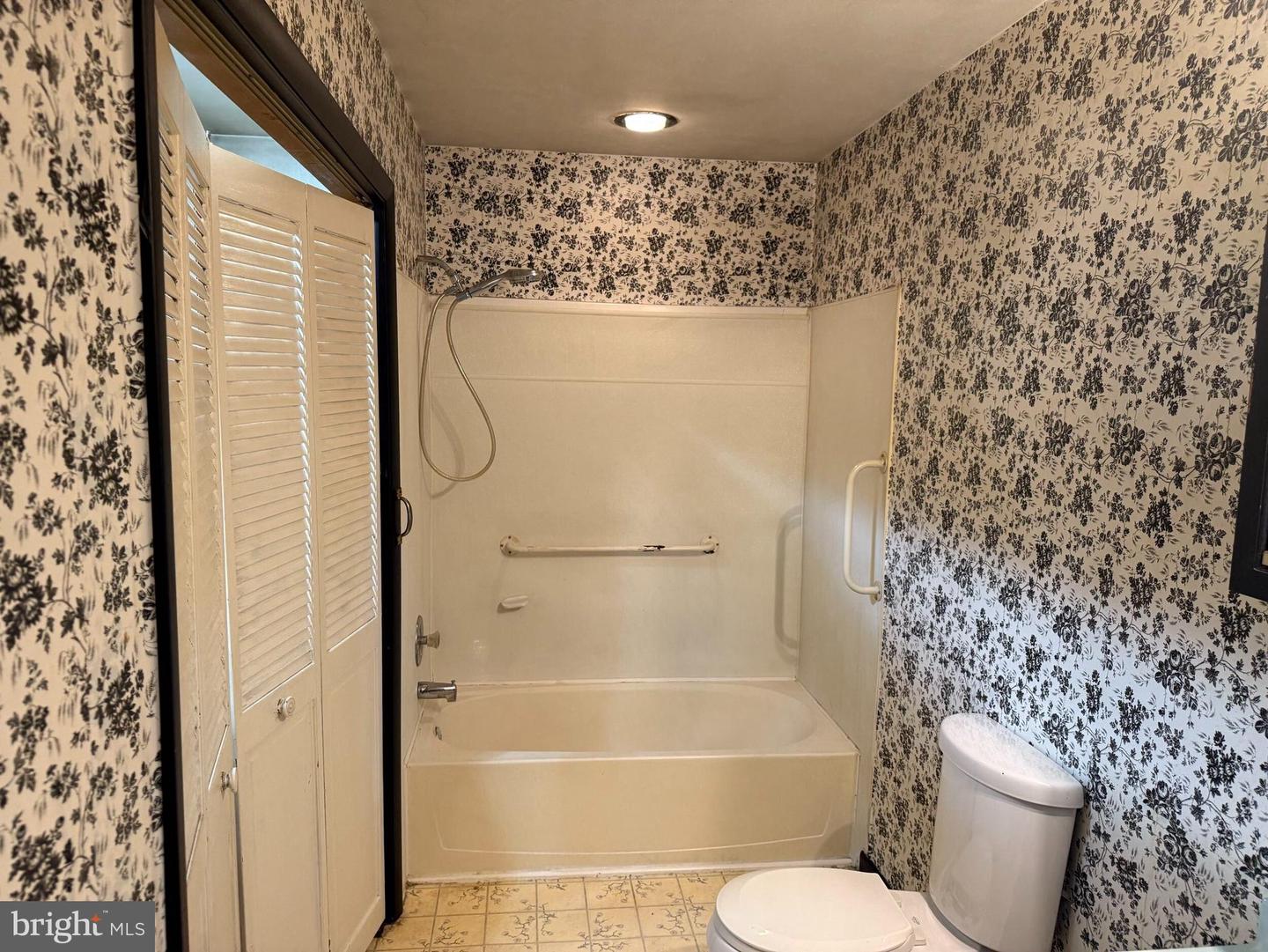 667 CRUMS CHURCH RD, BERRYVILLE, Virginia 22611, 3 Bedrooms Bedrooms, ,2 BathroomsBathrooms,Residential,For sale,667 CRUMS CHURCH RD,VACL2005976 MLS # VACL2005976