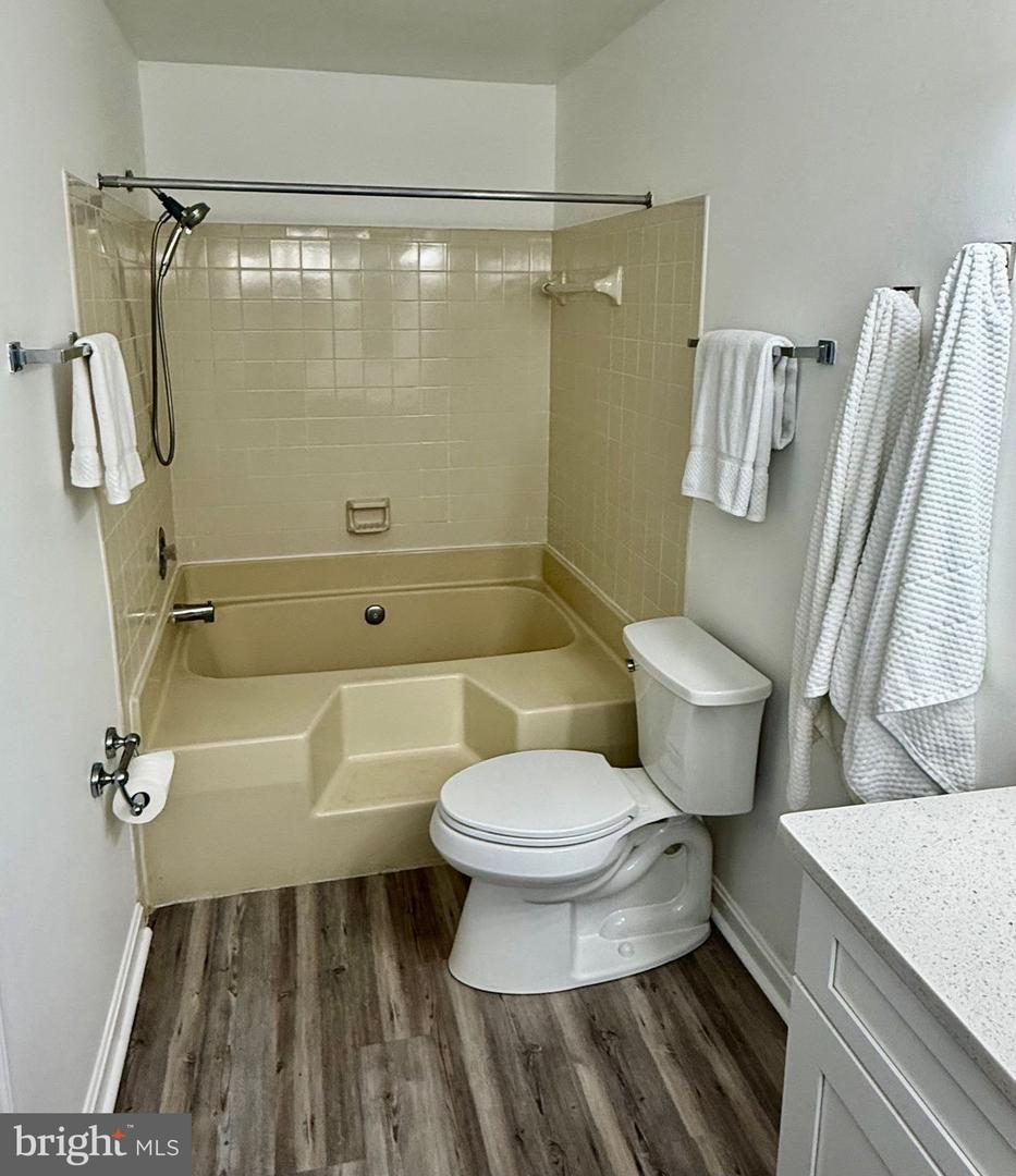 6903 VICTORIA DR #F, ALEXANDRIA, Virginia 22310, 2 Bedrooms Bedrooms, ,2 BathroomsBathrooms,Residential,For sale,6903 VICTORIA DR #F,VAFX2261982 MLS # VAFX2261982