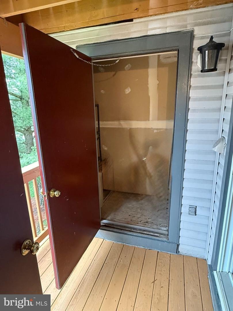 6903 VICTORIA DR #F, ALEXANDRIA, Virginia 22310, 2 Bedrooms Bedrooms, ,2 BathroomsBathrooms,Residential,For sale,6903 VICTORIA DR #F,VAFX2261982 MLS # VAFX2261982