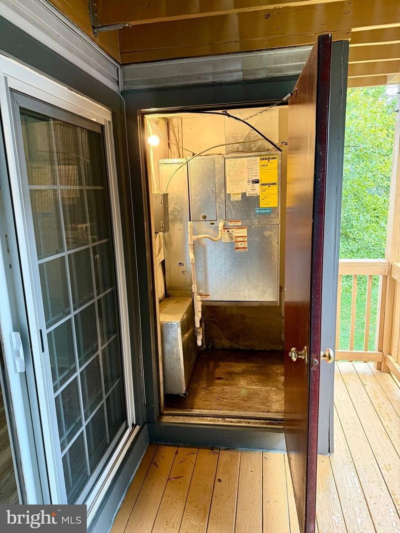 6903 VICTORIA DR #F, ALEXANDRIA, Virginia 22310, 2 Bedrooms Bedrooms, ,2 BathroomsBathrooms,Residential,For sale,6903 VICTORIA DR #F,VAFX2261982 MLS # VAFX2261982