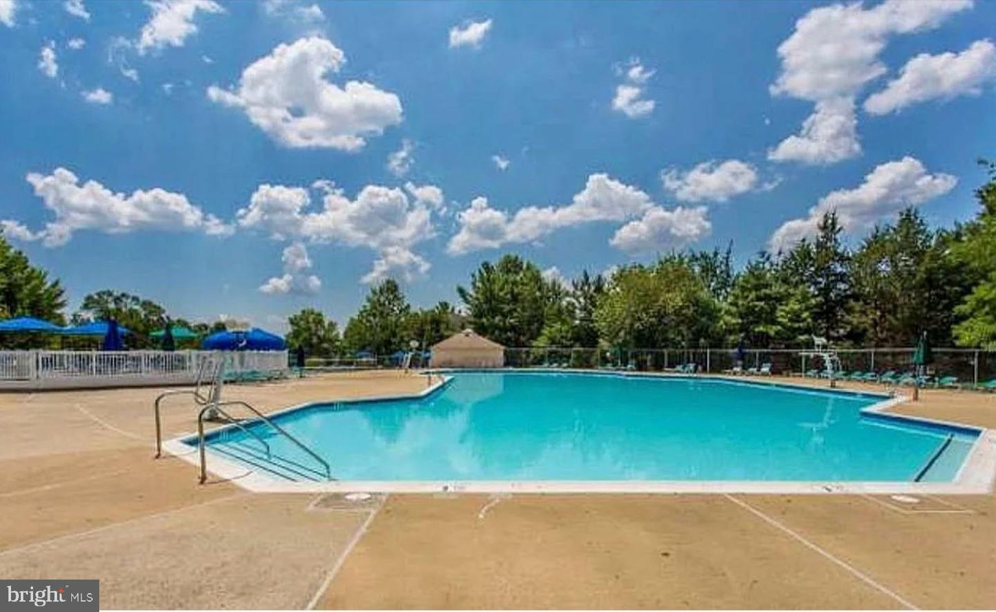 6903 VICTORIA DR #F, ALEXANDRIA, Virginia 22310, 2 Bedrooms Bedrooms, ,2 BathroomsBathrooms,Residential,For sale,6903 VICTORIA DR #F,VAFX2261982 MLS # VAFX2261982