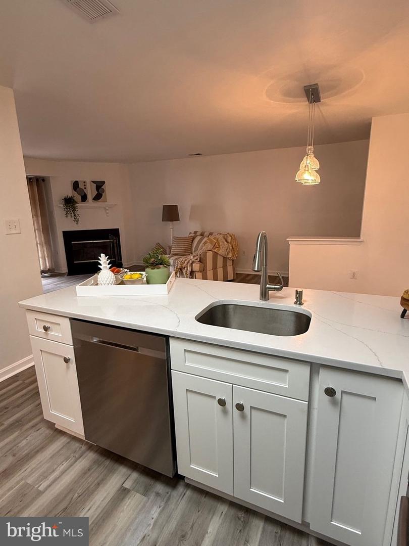 6903 VICTORIA DR #F, ALEXANDRIA, Virginia 22310, 2 Bedrooms Bedrooms, ,2 BathroomsBathrooms,Residential,For sale,6903 VICTORIA DR #F,VAFX2261982 MLS # VAFX2261982