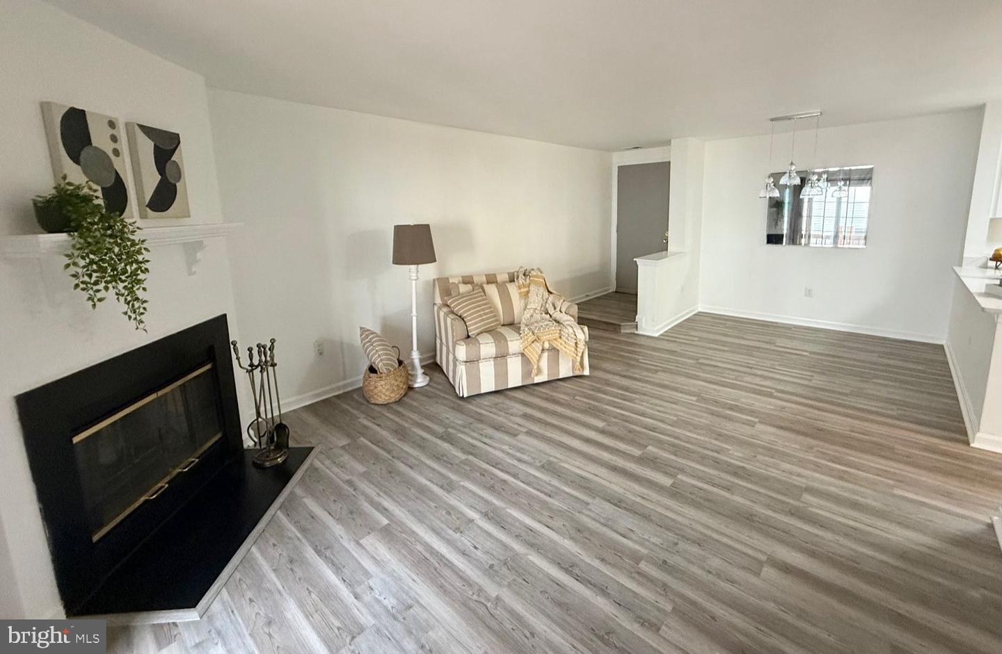 6903 VICTORIA DR #F, ALEXANDRIA, Virginia 22310, 2 Bedrooms Bedrooms, ,2 BathroomsBathrooms,Residential,For sale,6903 VICTORIA DR #F,VAFX2261982 MLS # VAFX2261982