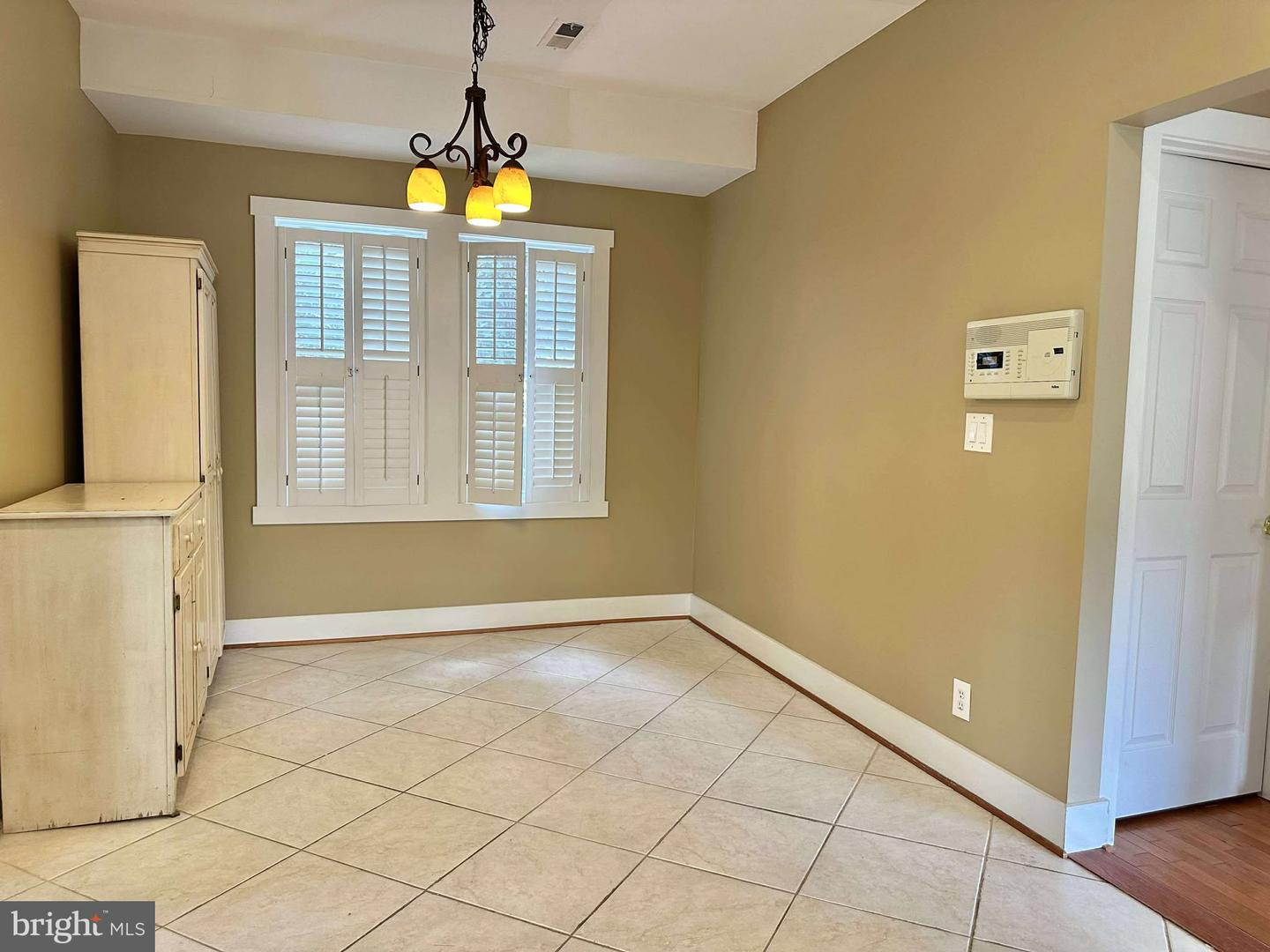4709 7TH ST S, ARLINGTON, Virginia 22204, 3 Bedrooms Bedrooms, ,2 BathroomsBathrooms,Residential,For sale,4709 7TH ST S,VAAR2062426 MLS # VAAR2062426