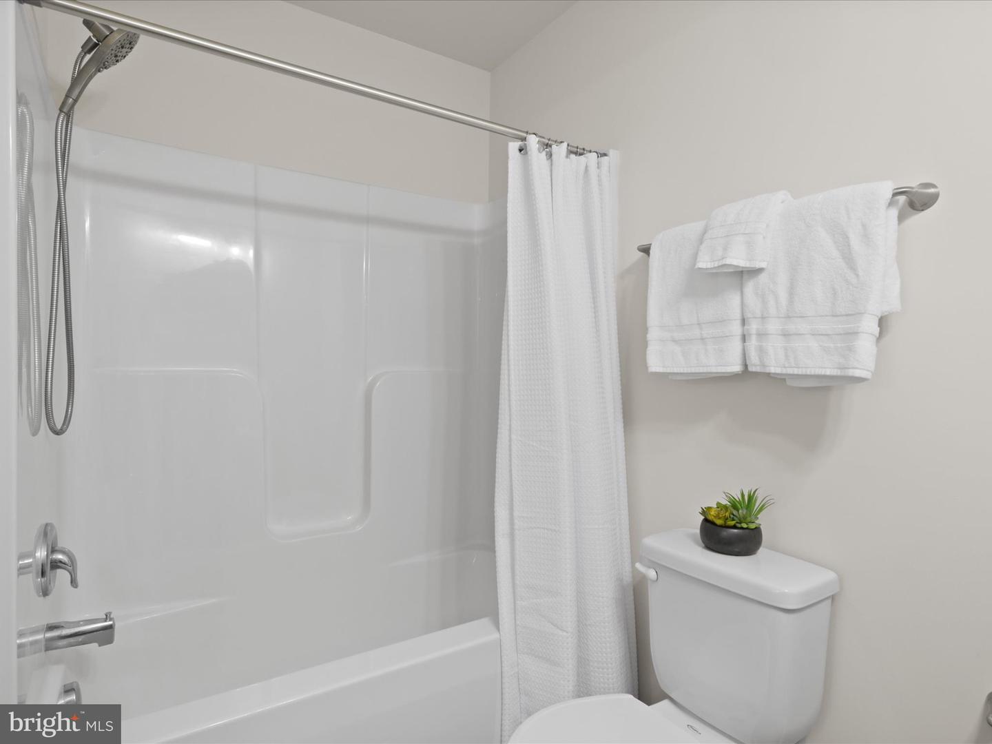 8509 ENGLESIDE ST, ALEXANDRIA, Virginia 22309, 3 Bedrooms Bedrooms, 9 Rooms Rooms,2 BathroomsBathrooms,Residential,For sale,8509 ENGLESIDE ST,VAFX2261994 MLS # VAFX2261994