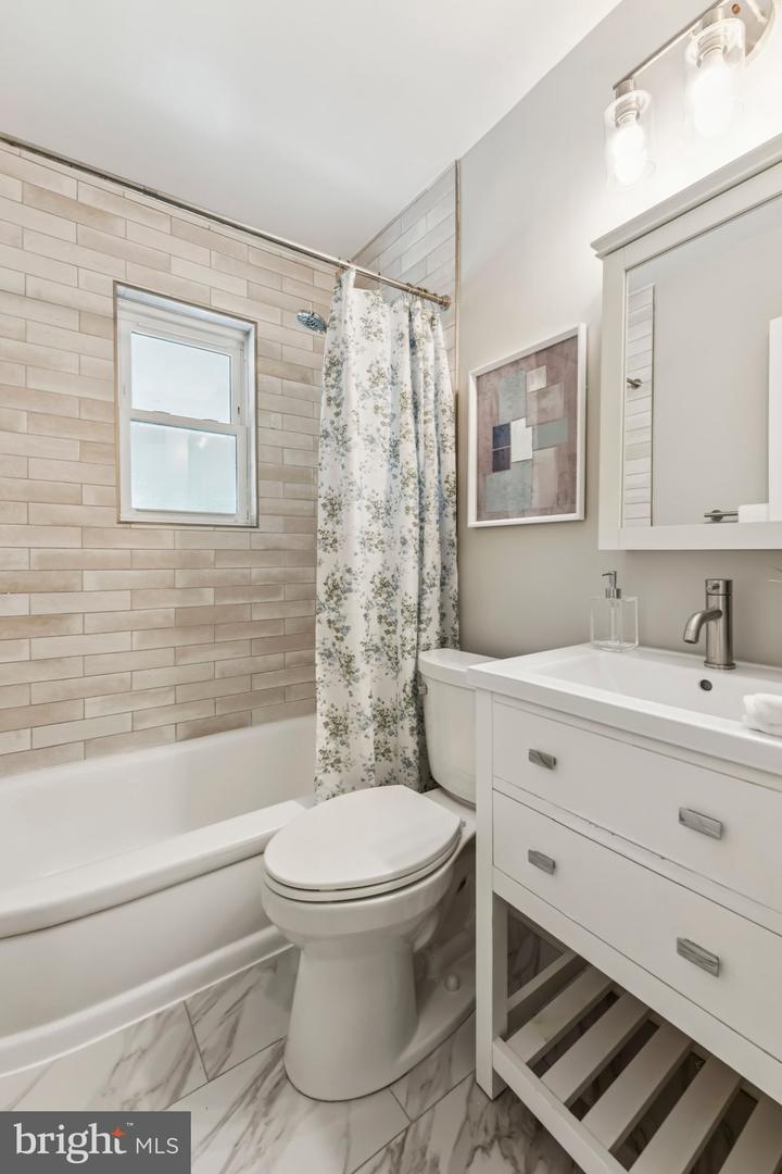 109 FALLS AVE, FALLS CHURCH, Virginia 22046, 3 Bedrooms Bedrooms, ,2 BathroomsBathrooms,Residential,For sale,109 FALLS AVE,VAFA2003224 MLS # VAFA2003224