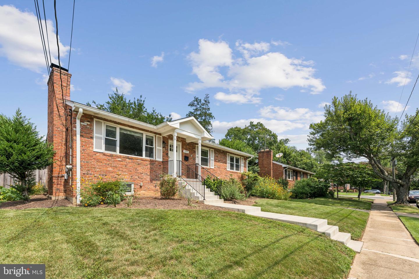 109 FALLS AVE, FALLS CHURCH, Virginia 22046, 3 Bedrooms Bedrooms, ,2 BathroomsBathrooms,Residential,For sale,109 FALLS AVE,VAFA2003224 MLS # VAFA2003224