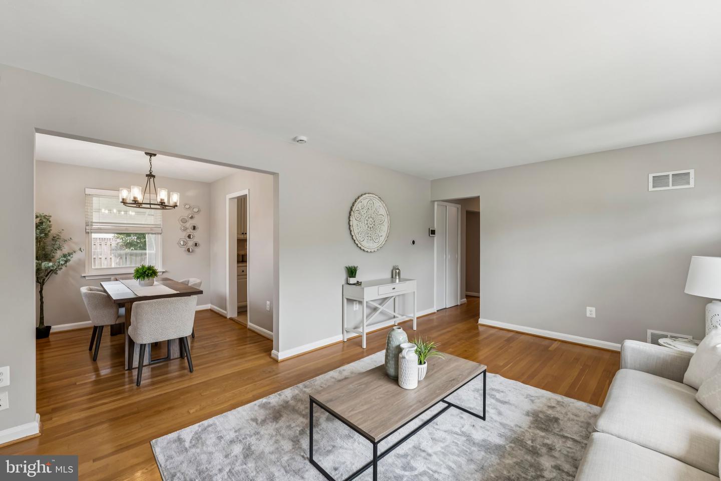 109 FALLS AVE, FALLS CHURCH, Virginia 22046, 3 Bedrooms Bedrooms, ,2 BathroomsBathrooms,Residential,For sale,109 FALLS AVE,VAFA2003224 MLS # VAFA2003224
