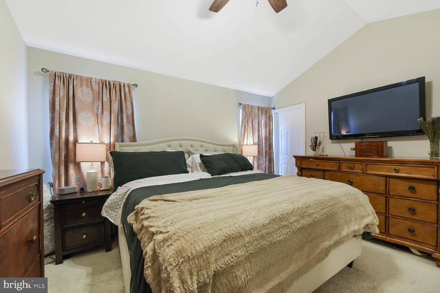 14215 BEDDINGFIELD WAY, CENTREVILLE, Virginia 20121, 3 Bedrooms Bedrooms, ,2 BathroomsBathrooms,Residential,For sale,14215 BEDDINGFIELD WAY,VAFX2262038 MLS # VAFX2262038