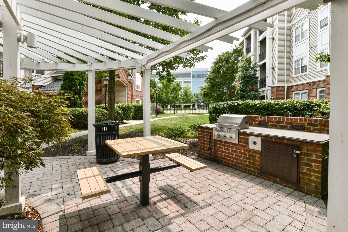12953 CENTRE PARK CIR #222, HERNDON, Virginia 20171, 2 Bedrooms Bedrooms, ,1 BathroomBathrooms,Residential,For sale,12953 CENTRE PARK CIR #222,VAFX2262088 MLS # VAFX2262088