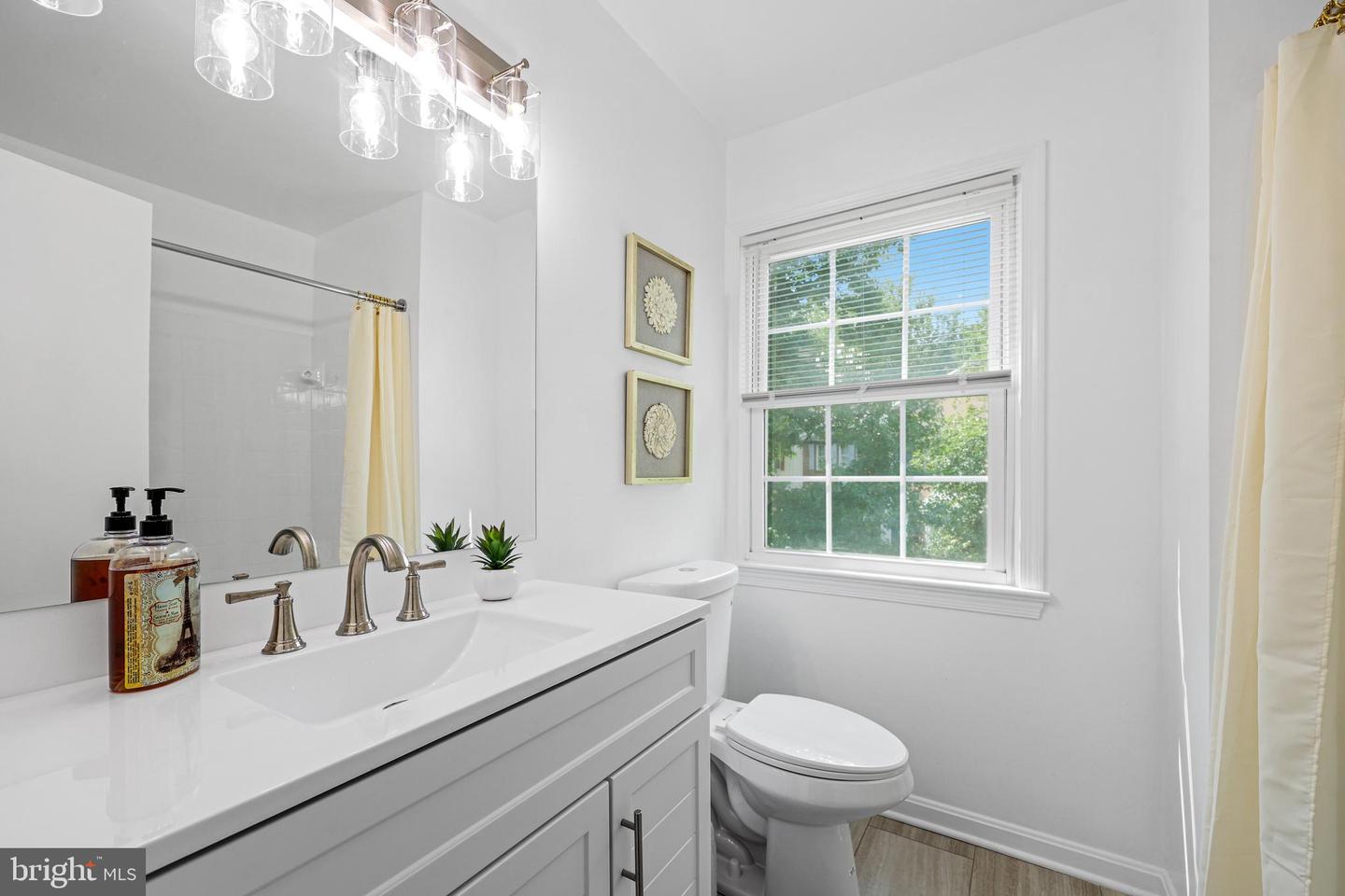 8070 SLEEPY VIEW LN, SPRINGFIELD, Virginia 22153, 4 Bedrooms Bedrooms, ,2 BathroomsBathrooms,Residential,For sale,8070 SLEEPY VIEW LN,VAFX2250020 MLS # VAFX2250020