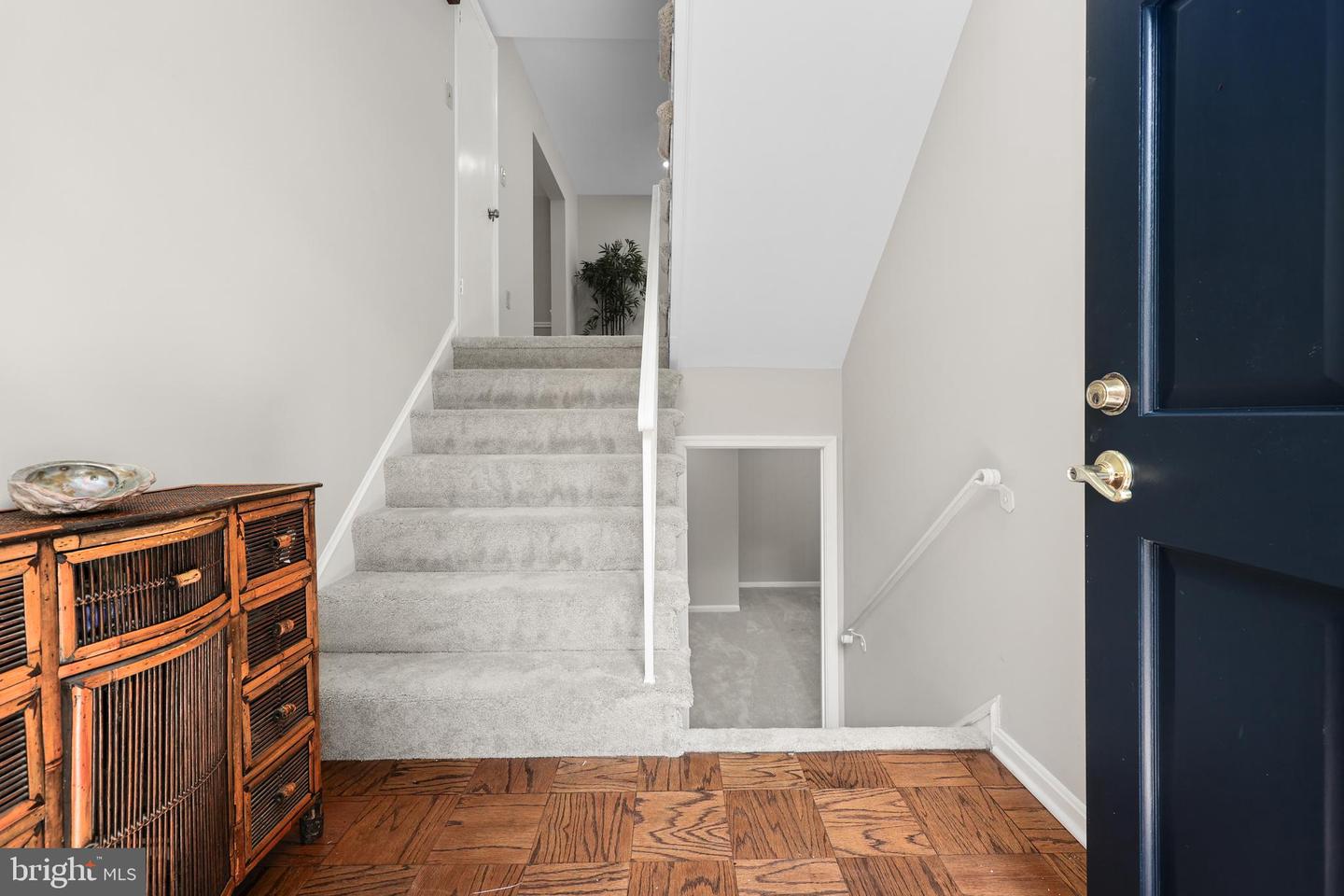 8070 SLEEPY VIEW LN, SPRINGFIELD, Virginia 22153, 4 Bedrooms Bedrooms, ,2 BathroomsBathrooms,Residential,For sale,8070 SLEEPY VIEW LN,VAFX2250020 MLS # VAFX2250020