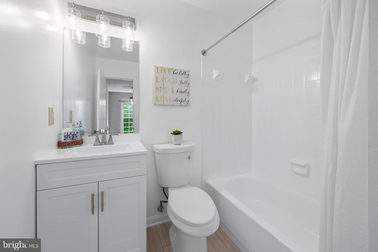 8070 SLEEPY VIEW LN, SPRINGFIELD, Virginia 22153, 4 Bedrooms Bedrooms, ,2 BathroomsBathrooms,Residential,For sale,8070 SLEEPY VIEW LN,VAFX2250020 MLS # VAFX2250020