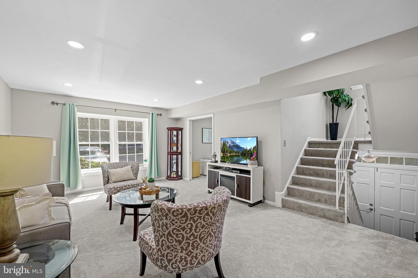 8070 SLEEPY VIEW LN, SPRINGFIELD, Virginia 22153, 4 Bedrooms Bedrooms, ,2 BathroomsBathrooms,Residential,For sale,8070 SLEEPY VIEW LN,VAFX2250020 MLS # VAFX2250020