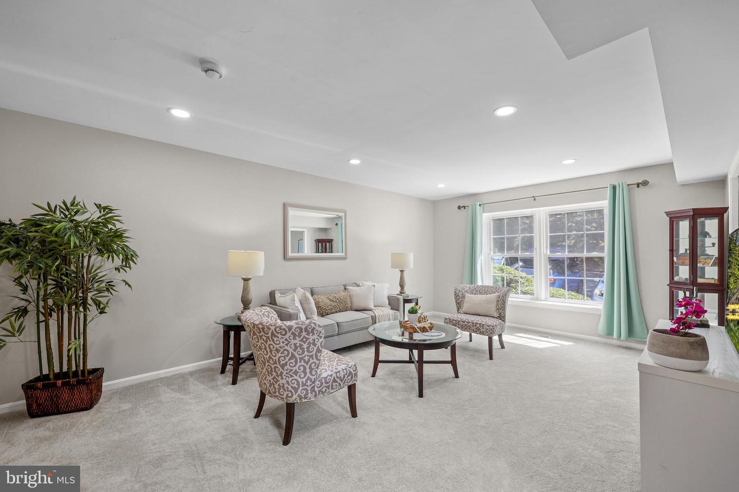 8070 SLEEPY VIEW LN, SPRINGFIELD, Virginia 22153, 4 Bedrooms Bedrooms, ,2 BathroomsBathrooms,Residential,For sale,8070 SLEEPY VIEW LN,VAFX2250020 MLS # VAFX2250020