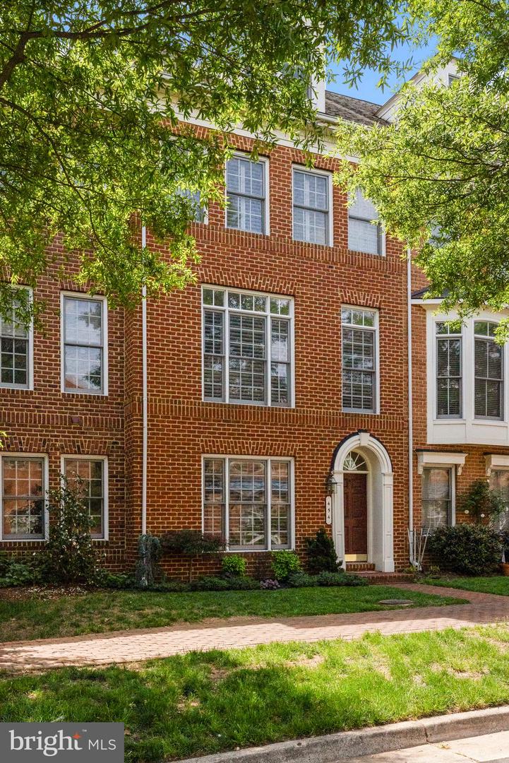 454 FERDINAND DAY DR, ALEXANDRIA, Virginia 22304, 4 Bedrooms Bedrooms, ,3 BathroomsBathrooms,Residential,For sale,454 FERDINAND DAY DR,VAAX2047654 MLS # VAAX2047654