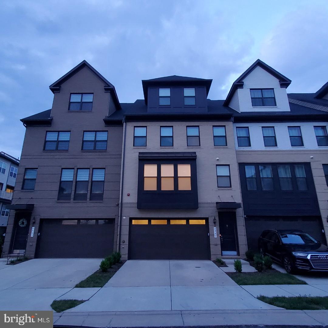 4965 LONGMIRE WAY, CHANTILLY, Virginia 20151, 5 Bedrooms Bedrooms, ,4 BathroomsBathrooms,Residential,For sale,4965 LONGMIRE WAY,VAFX2257262 MLS # VAFX2257262