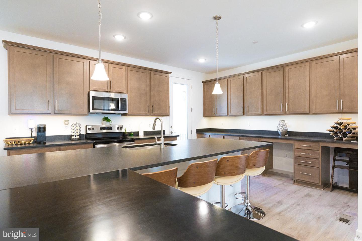 4965 LONGMIRE WAY, CHANTILLY, Virginia 20151, 5 Bedrooms Bedrooms, ,4 BathroomsBathrooms,Residential,For sale,4965 LONGMIRE WAY,VAFX2257262 MLS # VAFX2257262
