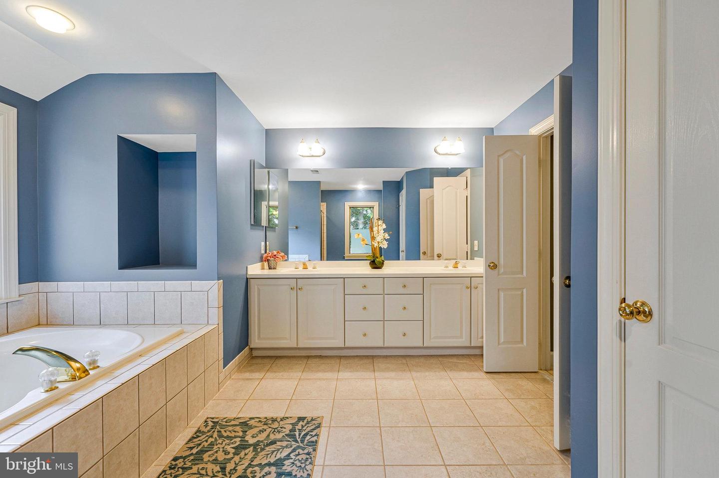 8818 JARRETT VALLEY DR, VIENNA, Virginia 22182, 5 Bedrooms Bedrooms, ,4 BathroomsBathrooms,Residential,For sale,8818 JARRETT VALLEY DR,VAFX2260080 MLS # VAFX2260080
