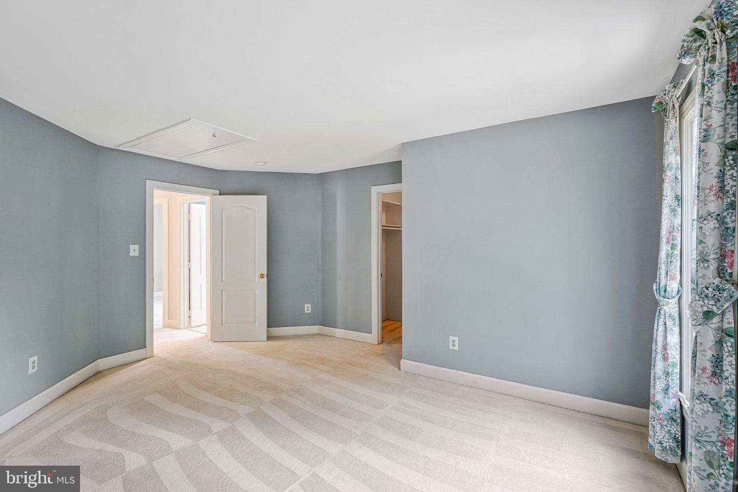 8818 JARRETT VALLEY DR, VIENNA, Virginia 22182, 5 Bedrooms Bedrooms, ,4 BathroomsBathrooms,Residential,For sale,8818 JARRETT VALLEY DR,VAFX2260080 MLS # VAFX2260080