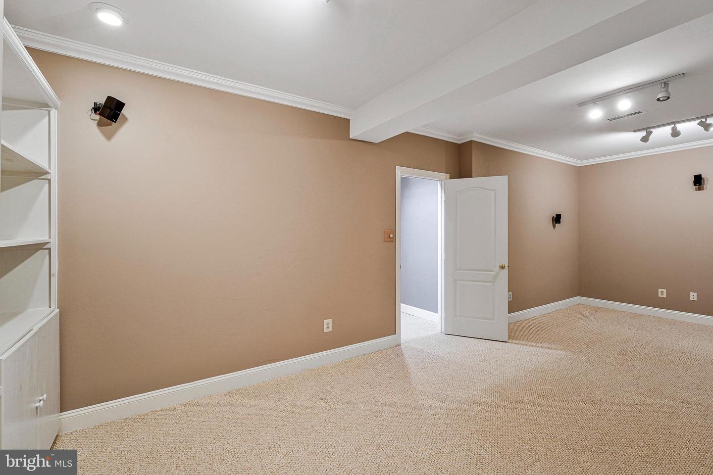 8818 JARRETT VALLEY DR, VIENNA, Virginia 22182, 5 Bedrooms Bedrooms, ,4 BathroomsBathrooms,Residential,For sale,8818 JARRETT VALLEY DR,VAFX2260080 MLS # VAFX2260080