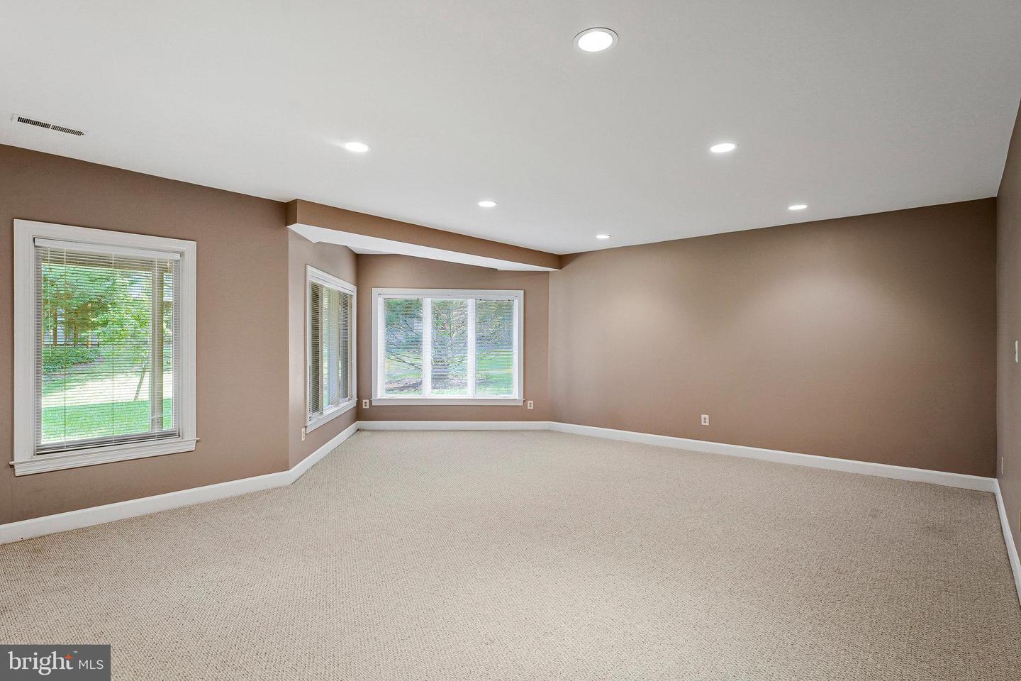 8818 JARRETT VALLEY DR, VIENNA, Virginia 22182, 5 Bedrooms Bedrooms, ,4 BathroomsBathrooms,Residential,For sale,8818 JARRETT VALLEY DR,VAFX2260080 MLS # VAFX2260080