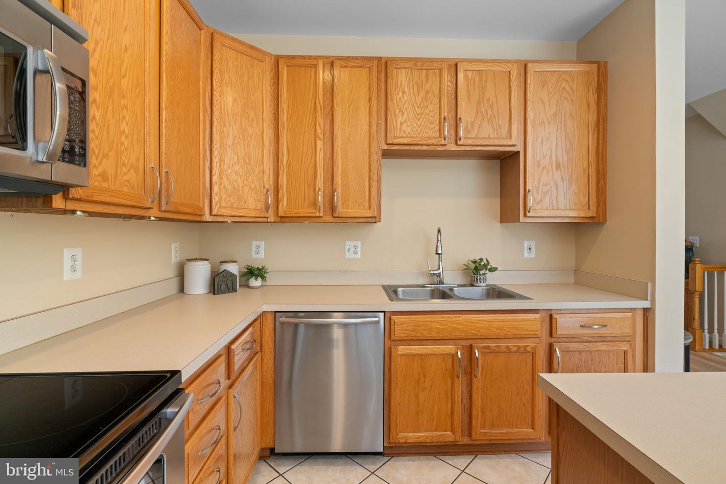2995 STOCKHOLM WAY, WOODBRIDGE, Virginia 22191, 3 Bedrooms Bedrooms, 7 Rooms Rooms,2 BathroomsBathrooms,Residential,For sale,2995 STOCKHOLM WAY,VAPW2101286 MLS # VAPW2101286