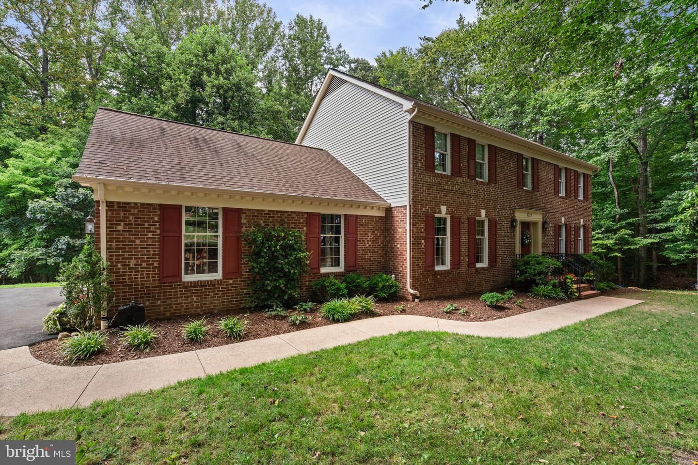 8228 HONEYSUCKLE RD, MANASSAS, Virginia 20112, 4 Bedrooms Bedrooms, ,2 BathroomsBathrooms,Residential,For sale,8228 HONEYSUCKLE RD,VAPW2101334 MLS # VAPW2101334