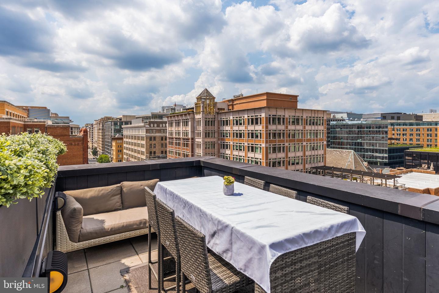 912 F ST NW #905, WASHINGTON, District Of Columbia 20004, 5 Bedrooms Bedrooms, ,4 BathroomsBathrooms,Residential,For sale,912 F ST NW #905,DCDC2215568 MLS # DCDC2215568