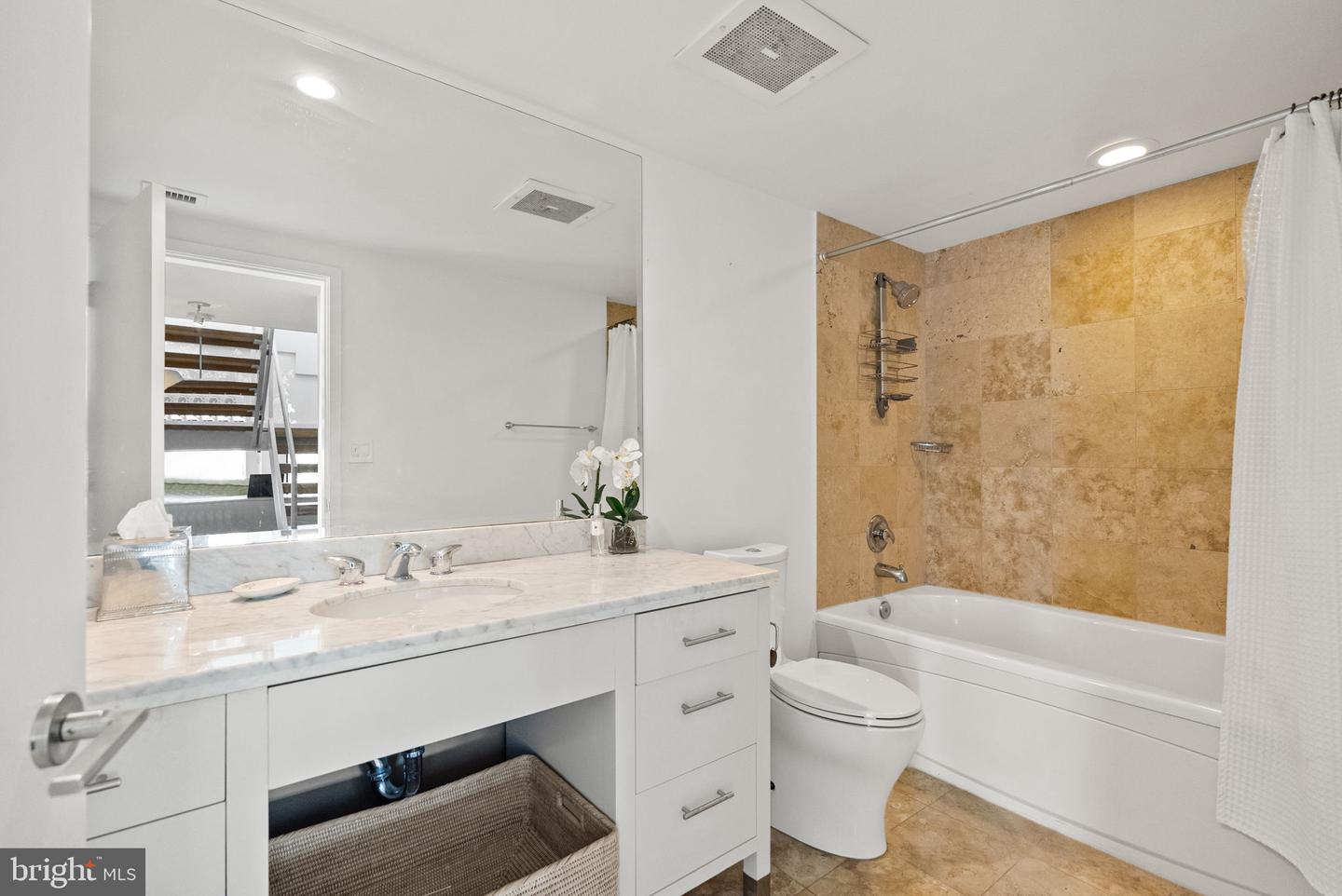 912 F ST NW #905, WASHINGTON, District Of Columbia 20004, 5 Bedrooms Bedrooms, ,4 BathroomsBathrooms,Residential,For sale,912 F ST NW #905,DCDC2215568 MLS # DCDC2215568