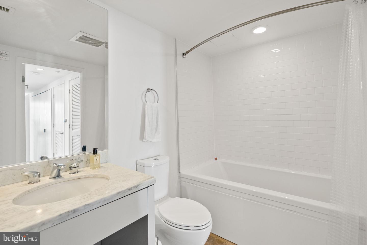912 F ST NW #905, WASHINGTON, District Of Columbia 20004, 5 Bedrooms Bedrooms, ,4 BathroomsBathrooms,Residential,For sale,912 F ST NW #905,DCDC2215568 MLS # DCDC2215568