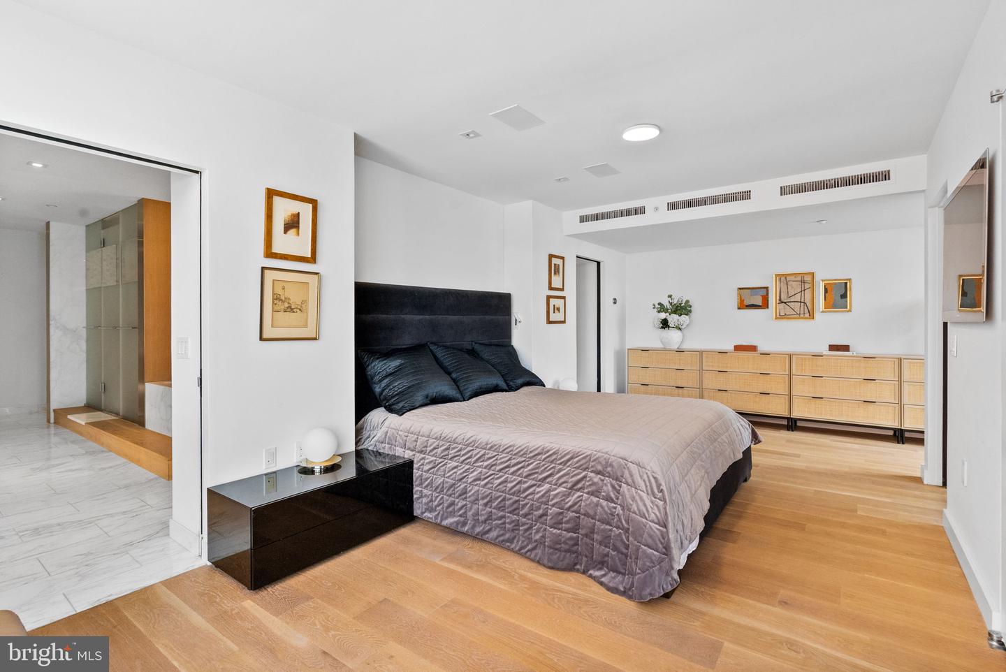 912 F ST NW #905, WASHINGTON, District Of Columbia 20004, 5 Bedrooms Bedrooms, ,4 BathroomsBathrooms,Residential,For sale,912 F ST NW #905,DCDC2215568 MLS # DCDC2215568