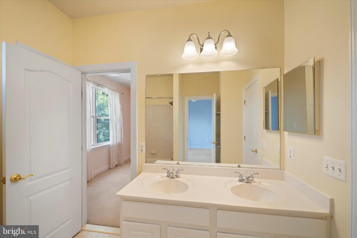 293 ARIEL DR NE, LEESBURG, Virginia 20176, 4 Bedrooms Bedrooms, ,3 BathroomsBathrooms,Residential,For sale,293 ARIEL DR NE,VALO2104542 MLS # VALO2104542