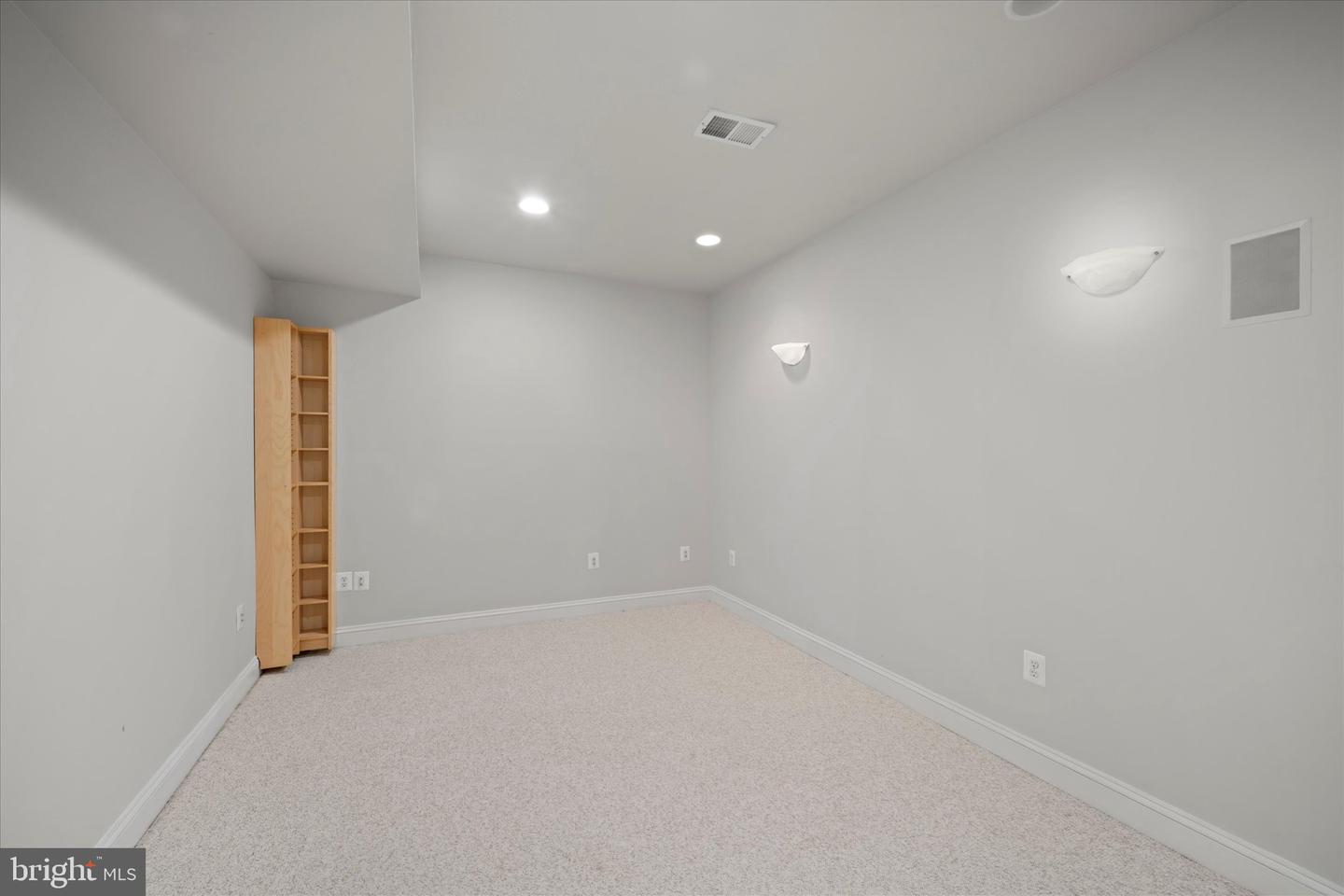 293 ARIEL DR NE, LEESBURG, Virginia 20176, 4 Bedrooms Bedrooms, ,3 BathroomsBathrooms,Residential,For sale,293 ARIEL DR NE,VALO2104542 MLS # VALO2104542