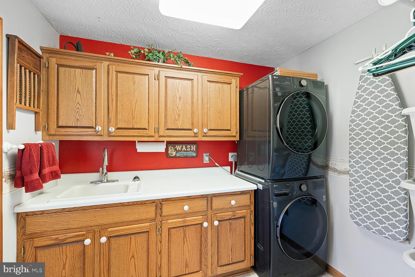 9851 WOODBINE WAY, NEW MARKET, Virginia 22844, 3 Bedrooms Bedrooms, ,3 BathroomsBathrooms,Residential,For sale,9851 WOODBINE WAY,VASH2012228 MLS # VASH2012228