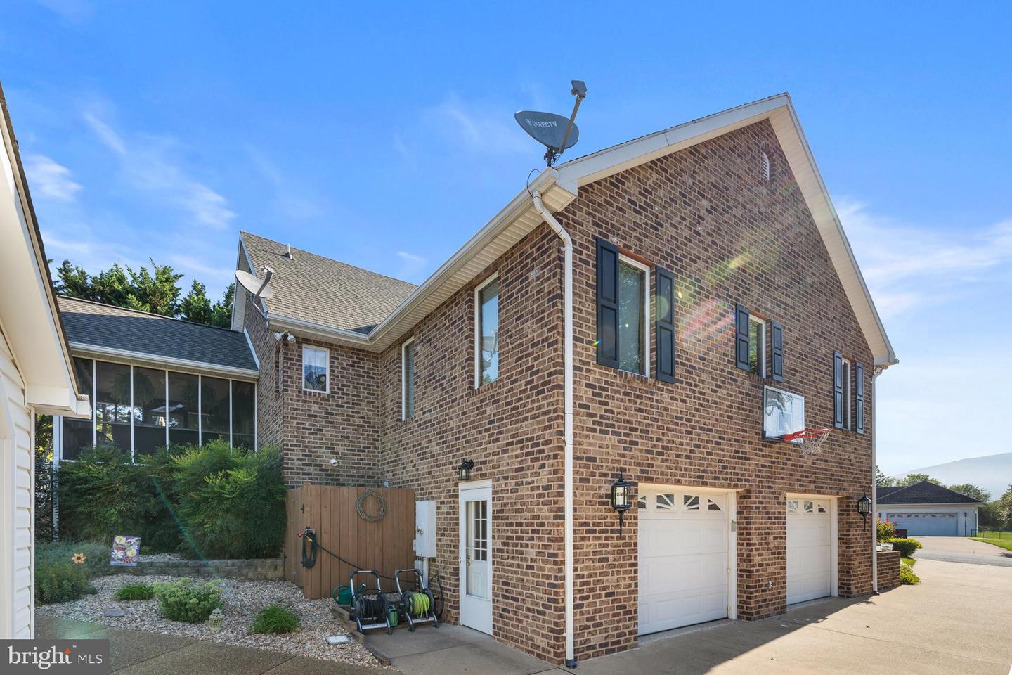 9851 WOODBINE WAY, NEW MARKET, Virginia 22844, 3 Bedrooms Bedrooms, ,3 BathroomsBathrooms,Residential,For sale,9851 WOODBINE WAY,VASH2012228 MLS # VASH2012228