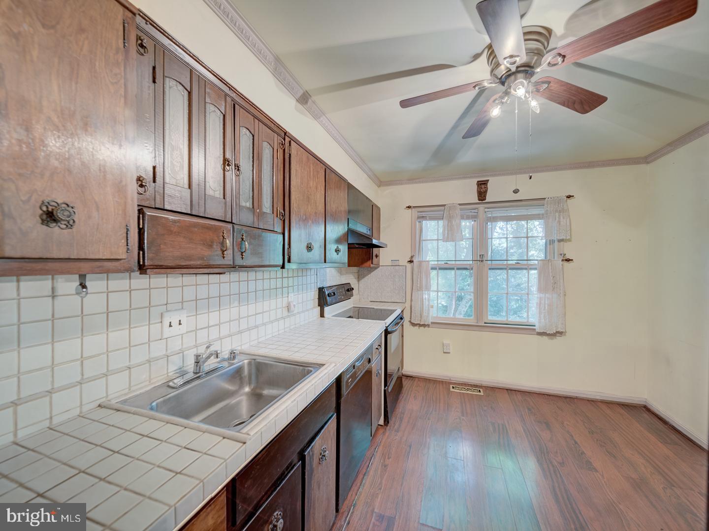 6607 MIDHILL PL, FALLS CHURCH, Virginia 22043, 3 Bedrooms Bedrooms, ,2 BathroomsBathrooms,Residential,For sale,6607 MIDHILL PL,VAFX2261888 MLS # VAFX2261888