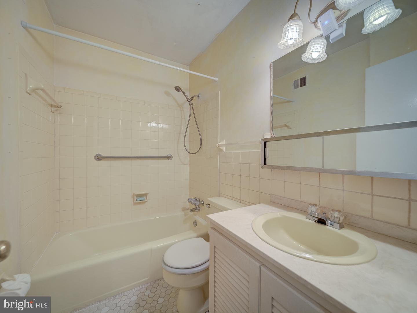 6607 MIDHILL PL, FALLS CHURCH, Virginia 22043, 3 Bedrooms Bedrooms, ,2 BathroomsBathrooms,Residential,For sale,6607 MIDHILL PL,VAFX2261888 MLS # VAFX2261888